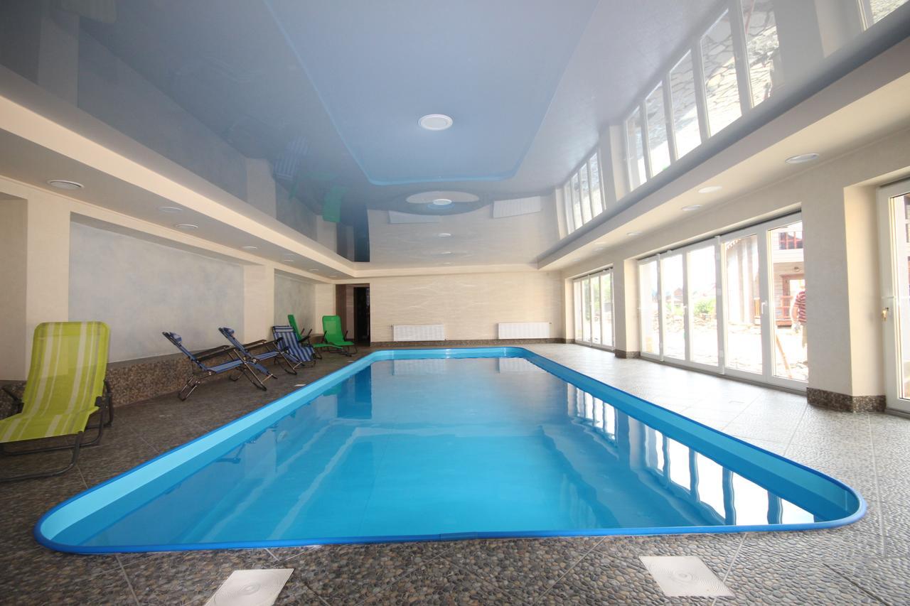 Family Hotel Kaskad Bukovel Extérieur photo
