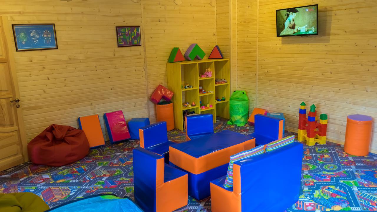 Family Hotel Kaskad Bukovel Extérieur photo